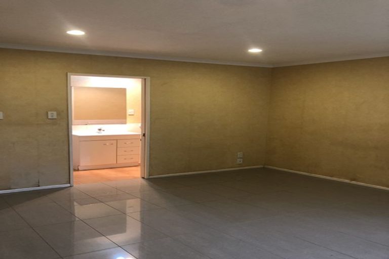 Photo of property in 25 Medvale Avenue, Flat Bush, Auckland, 2019