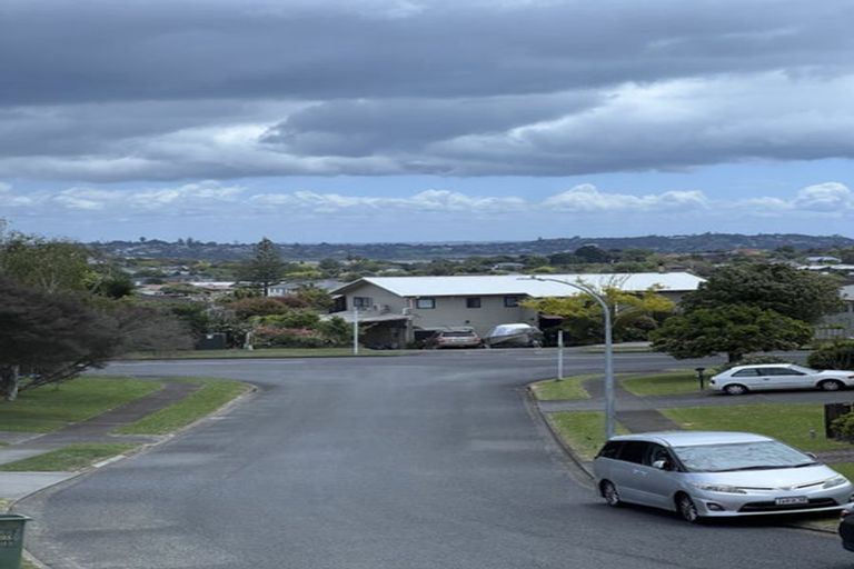 Photo of property in 9 Sheralee Place, Bucklands Beach, Auckland, 2014