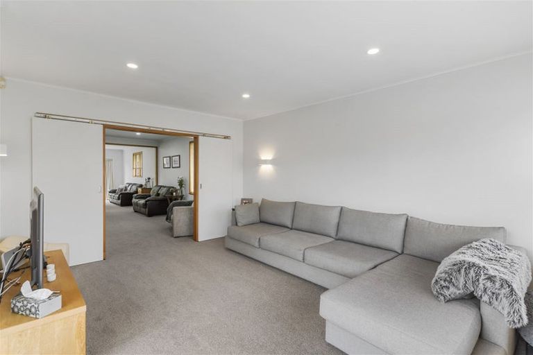 Photo of property in 16 Juniper Road, Sunnynook, Auckland, 0620