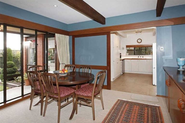 Photo of property in 43 Camberwell Place, Avonhead, Christchurch, 8042