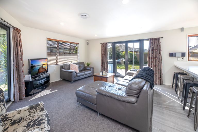 Photo of property in 7 Baltic Place, Northwood, Christchurch, 8051