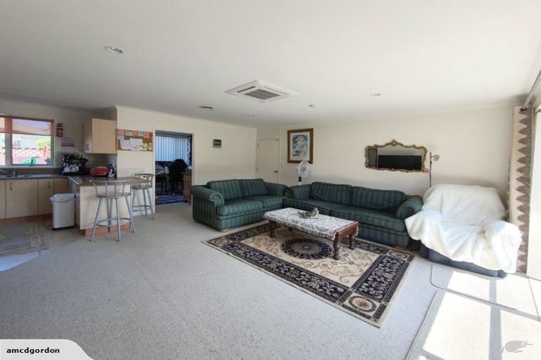Photo of property in 3/262 Centreway Road, Orewa, 0931