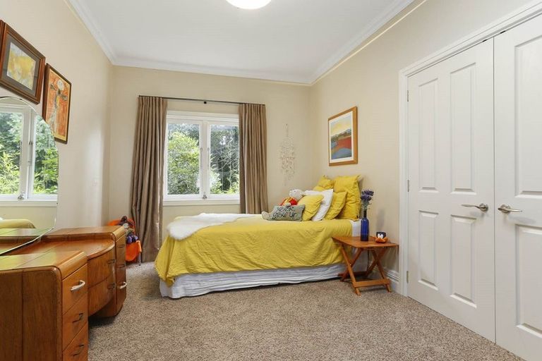 Photo of property in 186 Boord Crescent, Kumeu, 0891