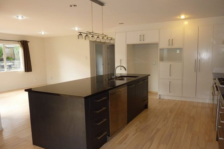 Photo of property in 10 Catlins Place, Fairview Heights, Auckland, 0632