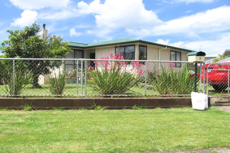 Photo of property in 7 Olive Crescent, Papatoetoe, Auckland, 2025