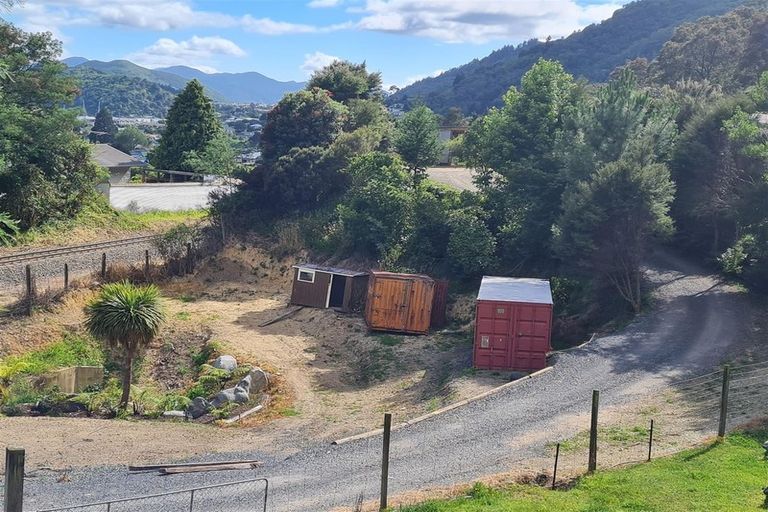 Photo of property in 16 Angle Street, Picton, 7220