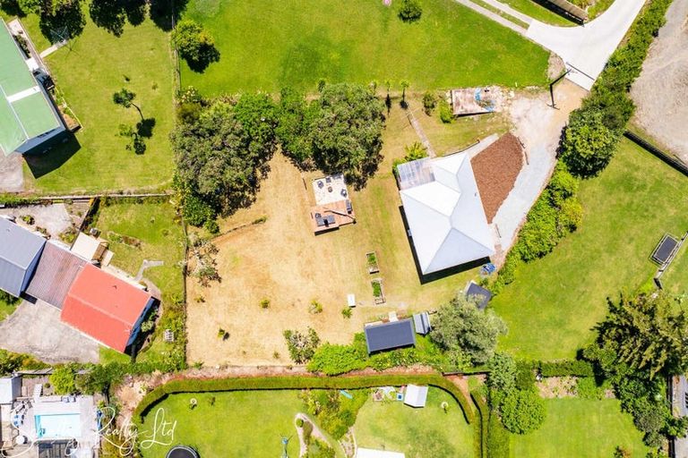 Photo of property in 19 Whaka Street, Maungaturoto, 0520