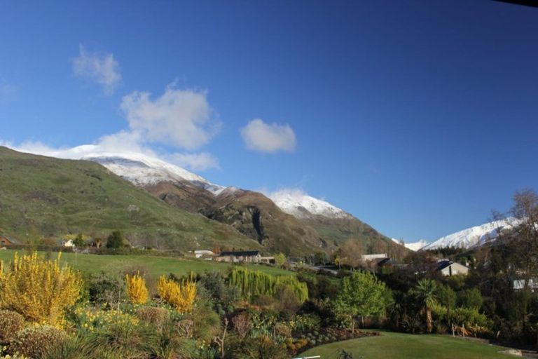 Photo of property in 5 Hollyhock Lane, Wanaka, 9305