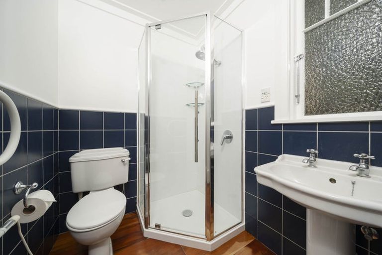 Photo of property in 29 Seaview Road, Paremata, Porirua, 5024