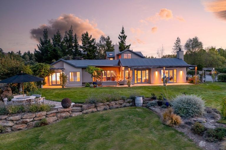 Photo of property in 10 Old Golf Course Road, Bridge Hill, Alexandra, 9320