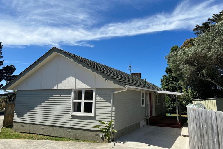 Photo of property in 60 Cobham Crescent, Kelston, Auckland, 0602