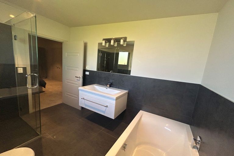 Photo of property in 1 Valley Crescent, Wanaka, 9305