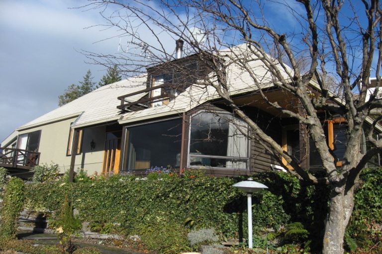 Photo of property in 10 Lordens Place, Fernhill, Queenstown, 9300