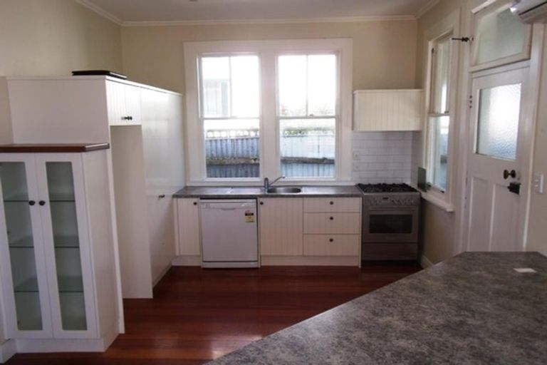 Photo of property in 16 Lighthouse Road, Bluff Hill, Napier, 4110