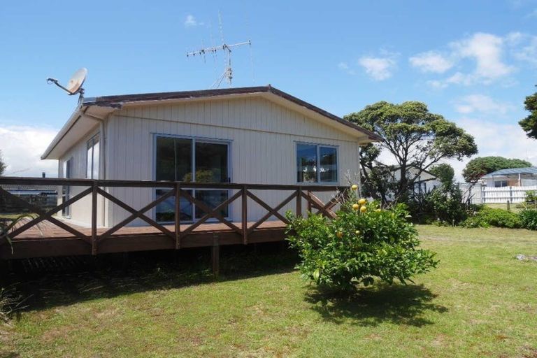 Photo of property in 48 Norfolk Crescent, Otaki Beach, Otaki, 5512