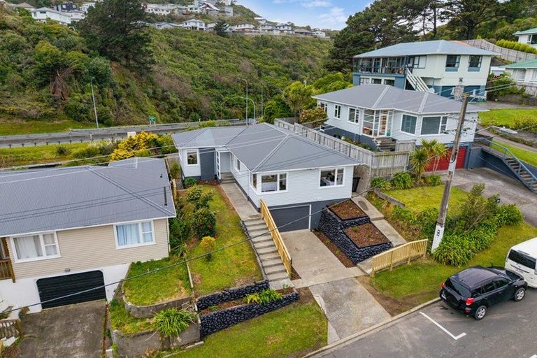 Photo of property in 3 Fraser Avenue, Johnsonville, Wellington, 6037