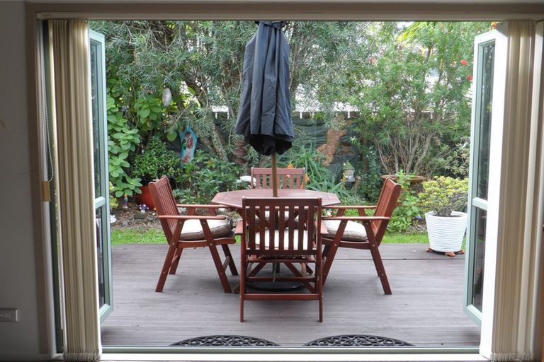 Photo of property in 2/14 Knott Road, Stanmore Bay, Whangaparaoa, 0932