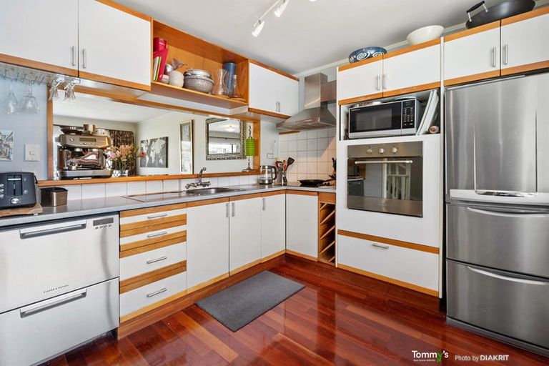 Photo of property in Mcfarlane Mews, 2/2 Mcfarlane Street, Mount Victoria, Wellington, 6011