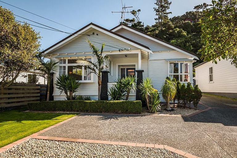 Photo of property in 40 Derwent Street, Island Bay, Wellington, 6023