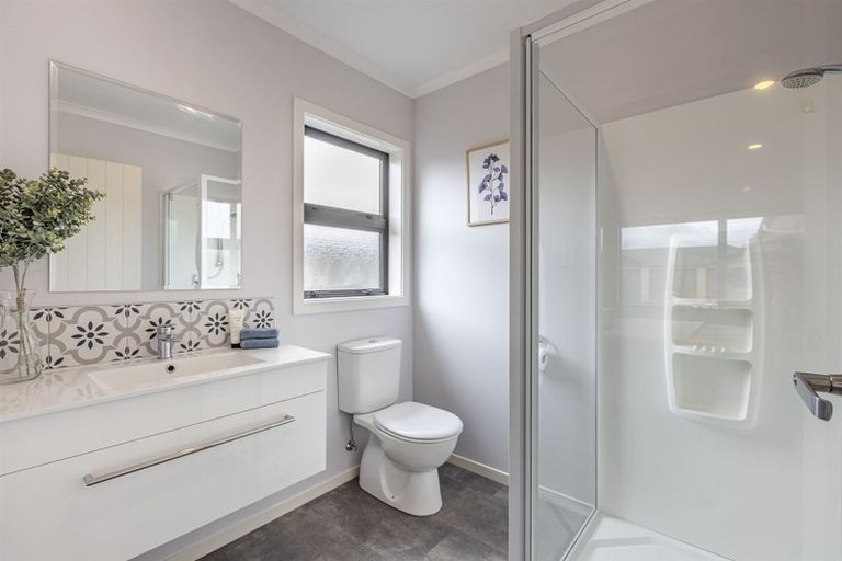 Photo of property in 23 Chestnut Close, Kelvin Grove, Palmerston North, 4414