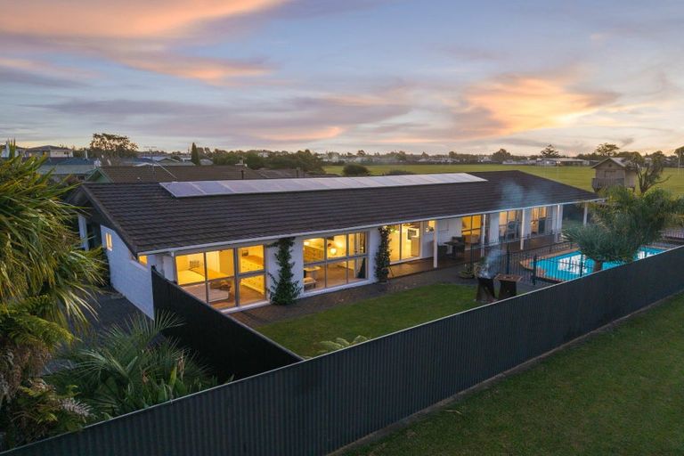 Photo of property in 23 Featherston Street, Levin, 5510