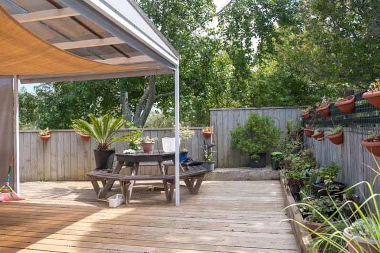 Photo of property in 1/14 Valley View Road, Glenfield, Auckland, 0629