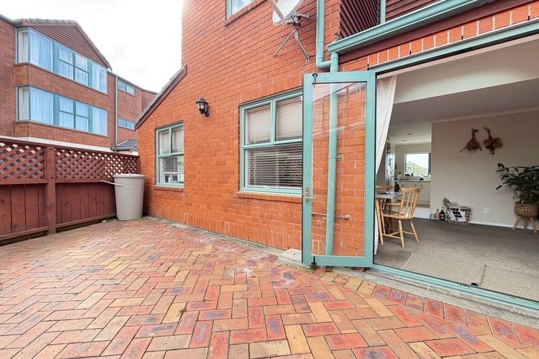 Photo of property in Mt Carmel Mews, 1/9 Arawa Road, Hataitai, Wellington, 6021