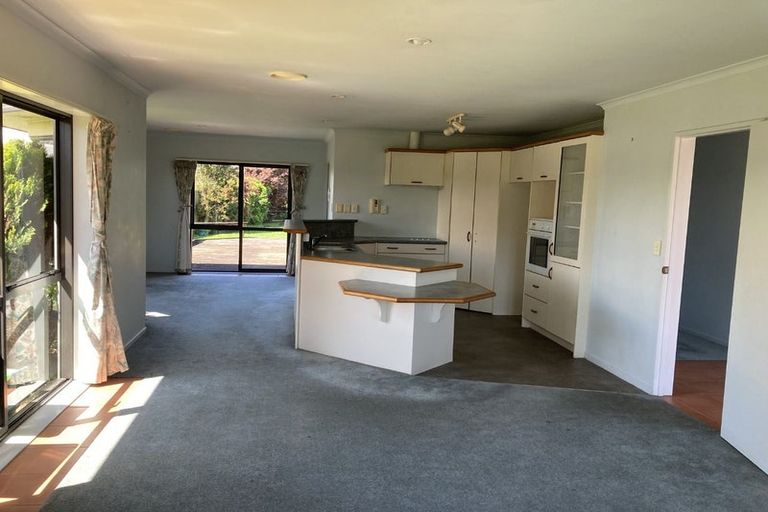 Photo of property in 35 Waiwherowhero Drive, St Andrews, Hamilton, 3200