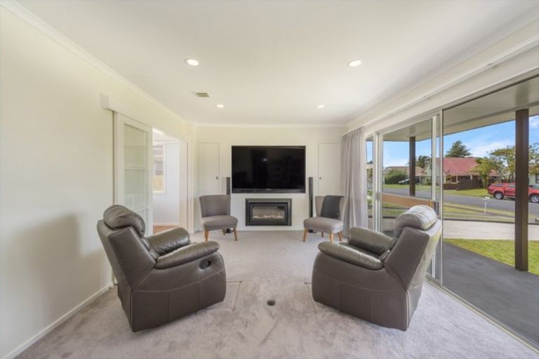 Photo of property in 14 Oakfield Crescent, Pukete, Hamilton, 3200