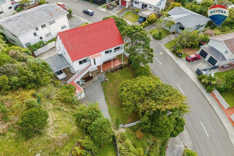 Photo of property in 39 Thurleigh Grove, Karori, Wellington, 6012