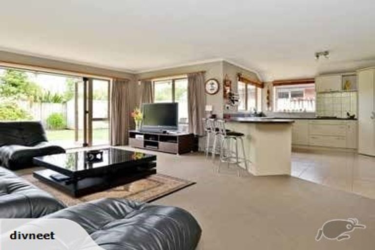 Photo of property in 13 Whitford Place, Rototuna North, Hamilton, 3210