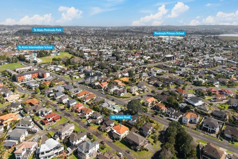 Photo of property in 18 Tollana Road, Te Atatu Peninsula, Auckland, 0610