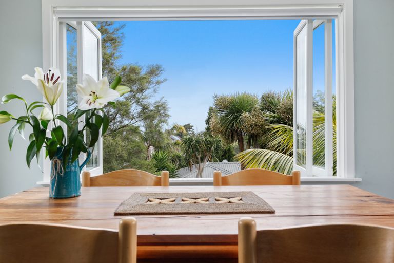 Photo of property in 32 Evans Road, Glen Eden, Auckland, 0602