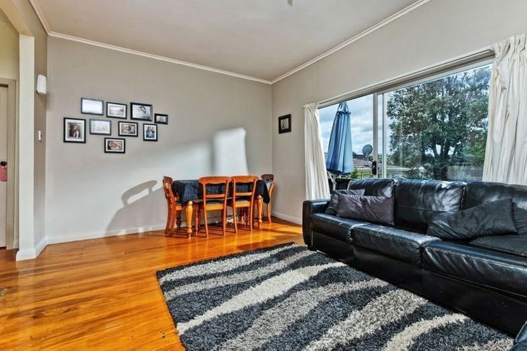 Photo of property in 2/85 Diana Drive, Glenfield, Auckland, 0627