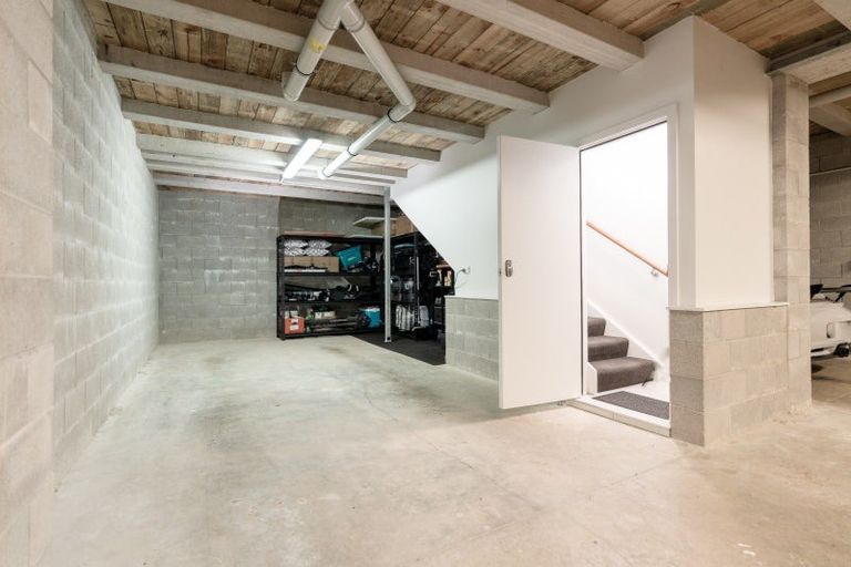 Photo of property in 2/50 Mandalay Terrace, Khandallah, Wellington, 6035