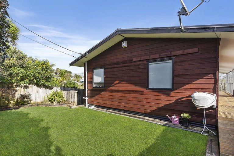 Photo of property in 1/19 Drome View Place, Beach Haven, Auckland, 0626