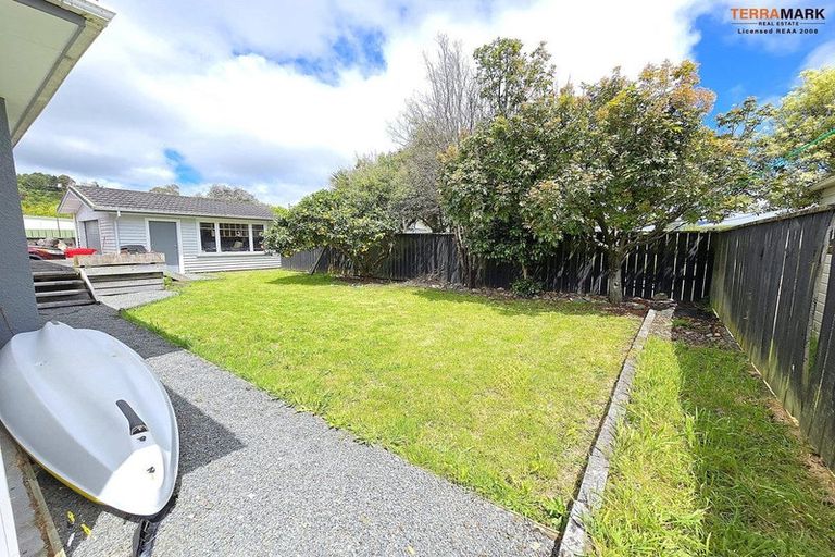 Photo of property in 21 Totara Park Road, Clouston Park, Upper Hutt, 5018