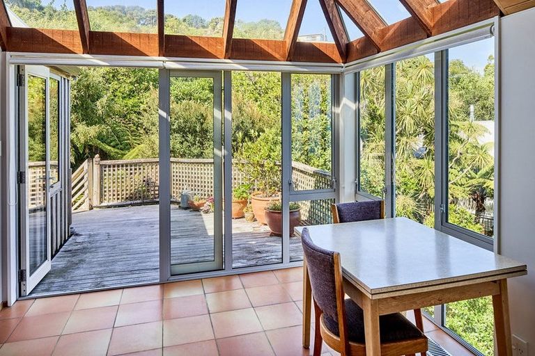 Photo of property in 1 Roys Road, Plimmerton, Porirua, 5026