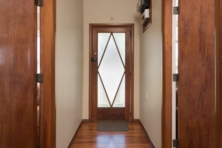 Photo of property in 35 Ngatai Road, Otumoetai, Tauranga, 3110