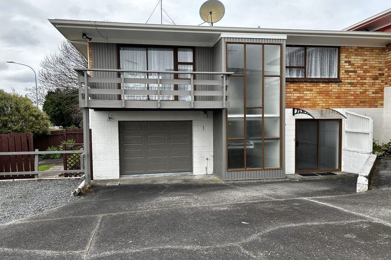 Photo of property in 1/27 Butterworth Drive, Glendene, Auckland, 0602