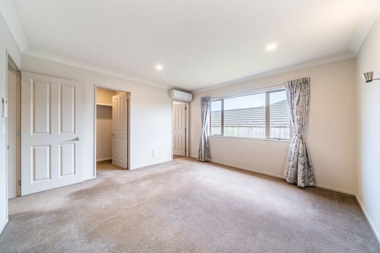 Photo of property in 35 Staithes Drive North, Whitby, Porirua, 5024