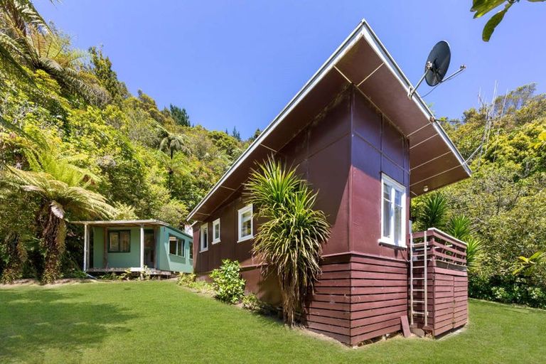 Photo of property in 19 Tombleson Road, Lake Rotoma, Rotorua, 3074