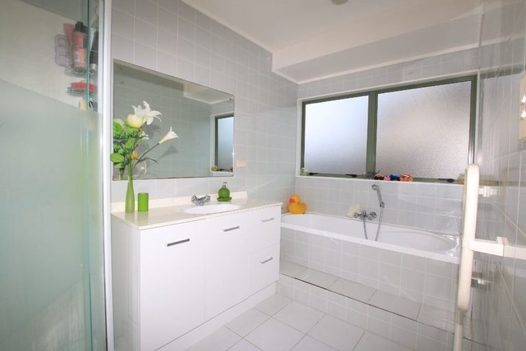 Photo of property in 7 Lanham Lane, Massey, Auckland, 0614