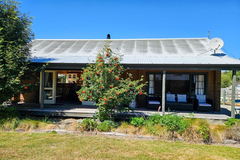 Photo of property in 21 Aorangi Crescent, Lake Tekapo, 7999