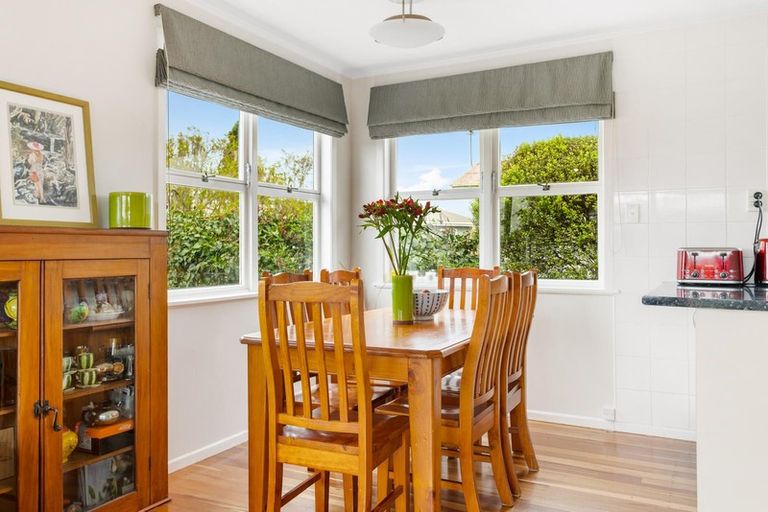 Photo of property in 23 Clinton Avenue, Te Atatu Peninsula, Auckland, 0610