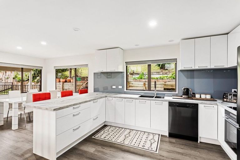 Photo of property in 9 Dee Place, Torbay, Auckland, 0630