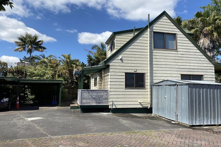Photo of property in 48 De Quincey Terrace, Highland Park, Auckland, 2010
