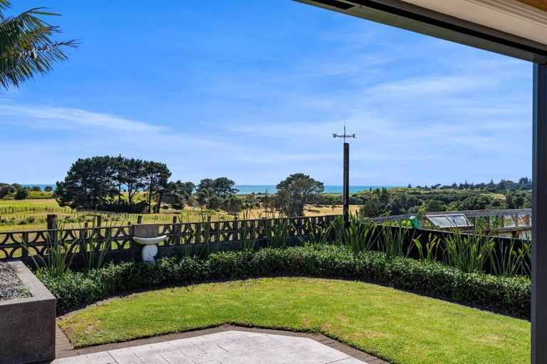 Photo of property in 17 Chatswood Grove, Fitzroy, New Plymouth, 4312