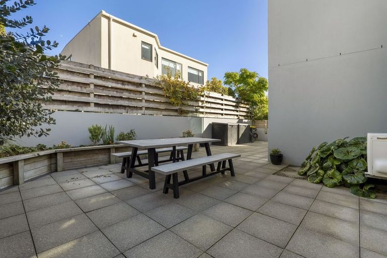 Photo of property in 4a Dawson Street, New Plymouth, 4310