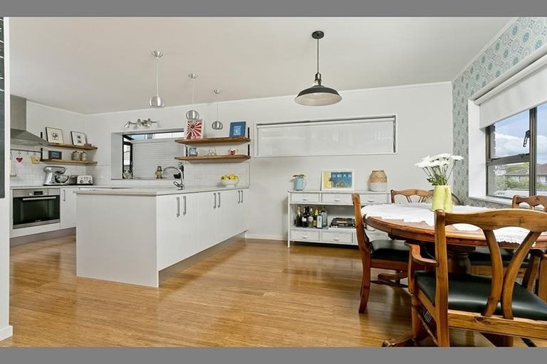 Photo of property in 1/16 Toroa Street, Torbay, Auckland, 0630